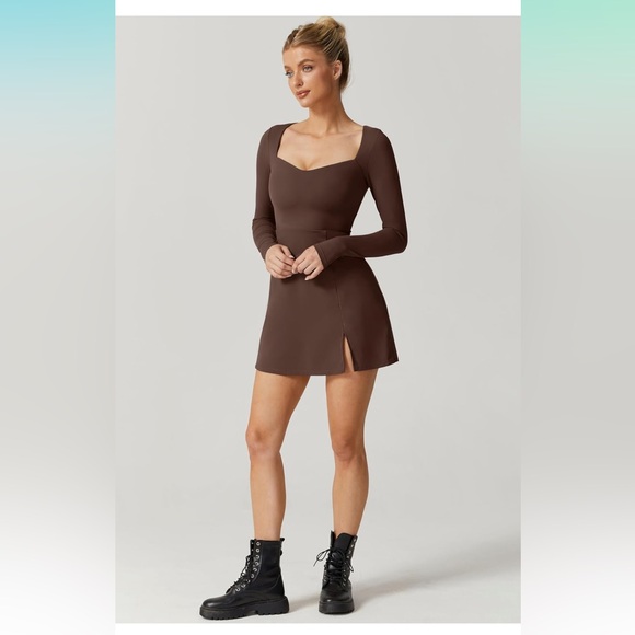 Qinsen Dresses & Skirts - Women's Sweettheart Neckline Long Sleeve Dress With Side Slit - Size Small